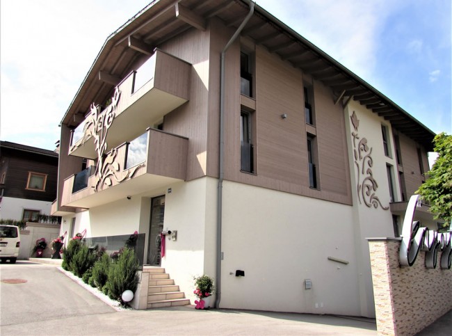 Moderner Holzbau von Holzbau Huber GmbH in Flachau