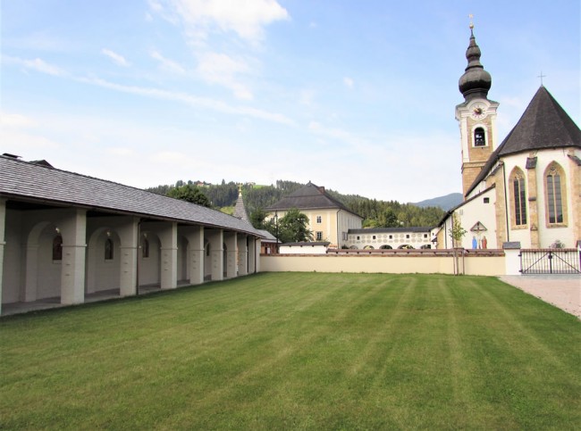 Urnenfriedhof Altenmarkt - Holzbau Huber GmbH